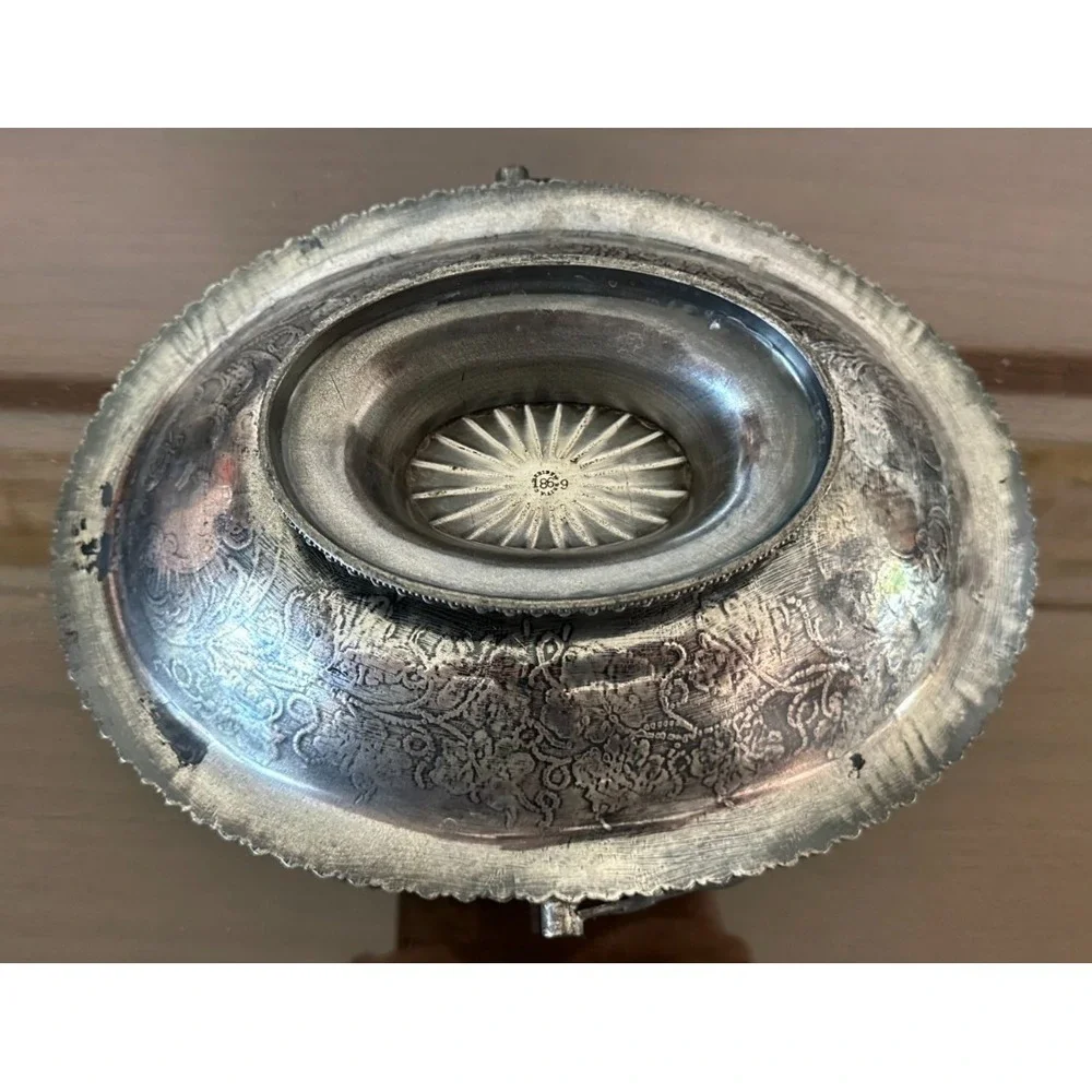 1865 Meriden Britanic Co‎ Silverplate Floral Bridal Fruit Basket Bowl Handle